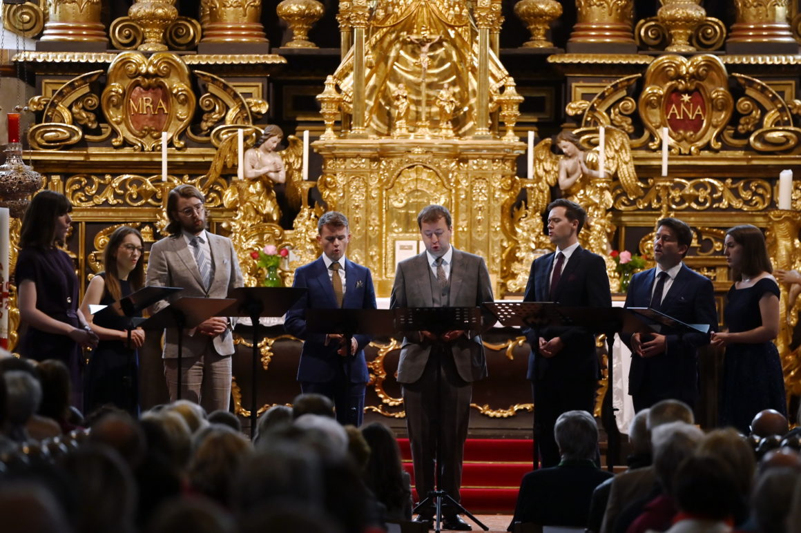 Musik verbindet: VOCES8 über ihre Geschichte, ihren Bezug zu Millstatt und die Besonderheiten der Musikvermittlung